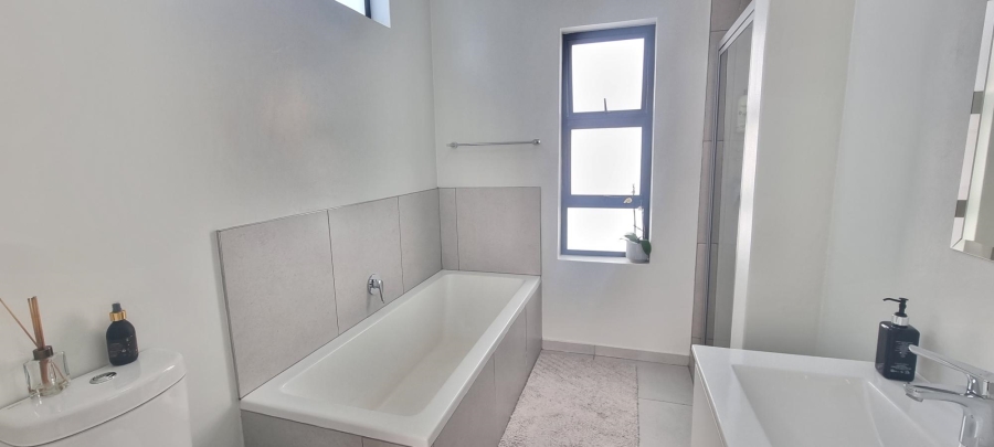 3 Bedroom Property for Sale in Broadacres Gauteng