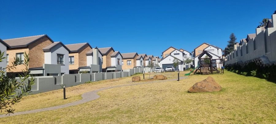 3 Bedroom Property for Sale in Broadacres Gauteng