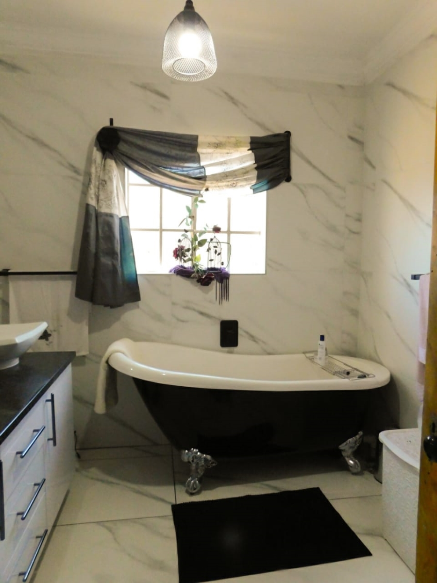 5 Bedroom Property for Sale in Heidelberg Proper Gauteng