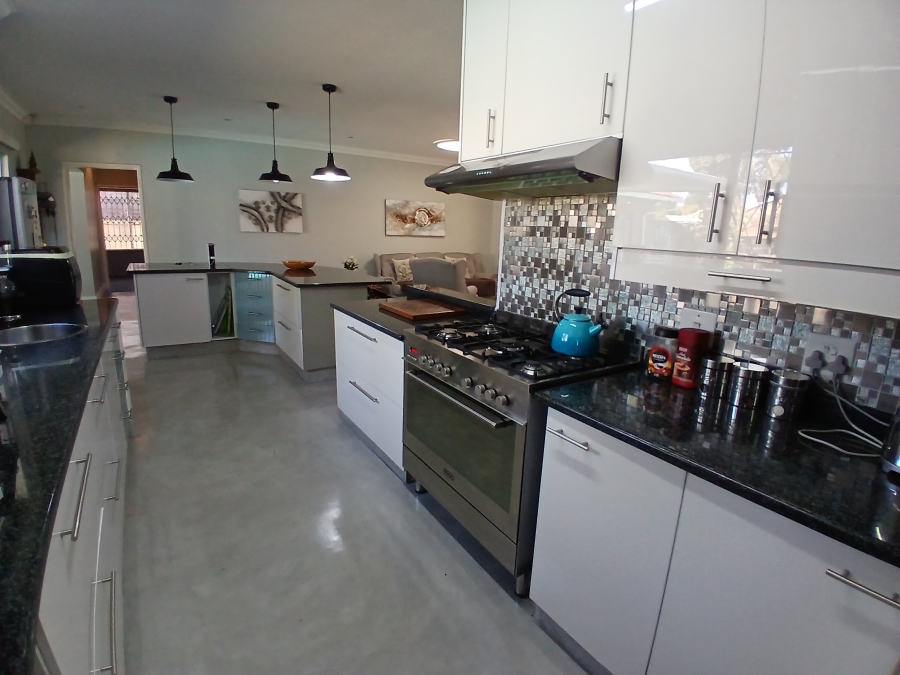 4 Bedroom Property for Sale in Brackendowns Gauteng