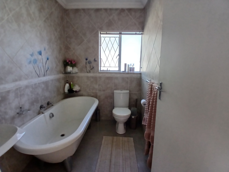 4 Bedroom Property for Sale in Brackendowns Gauteng