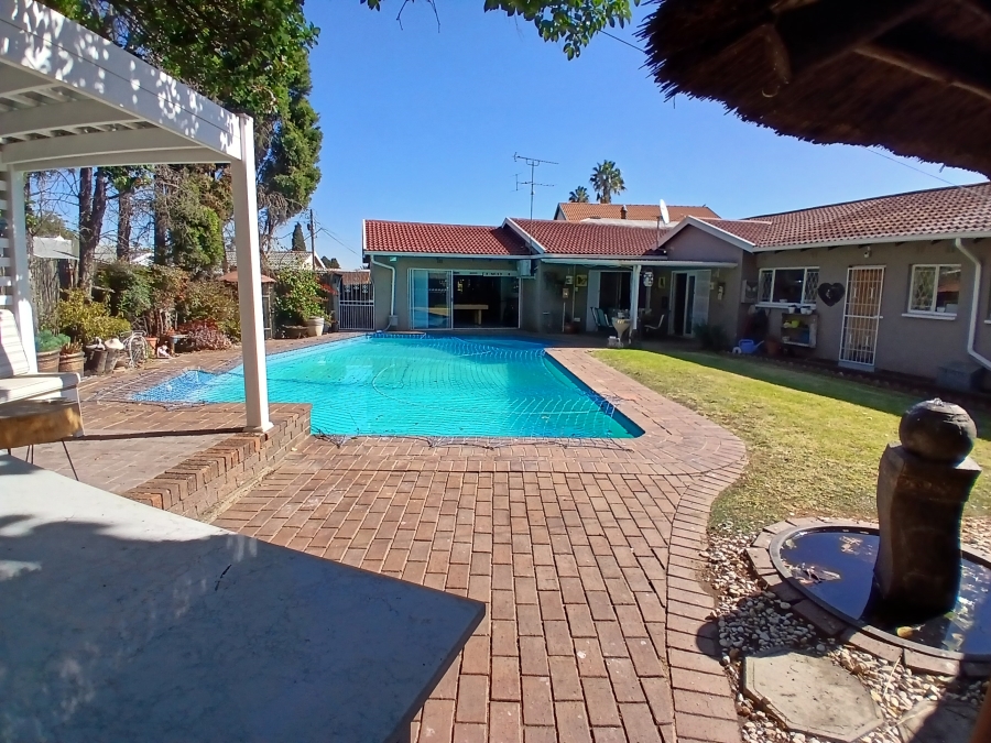 4 Bedroom Property for Sale in Brackendowns Gauteng