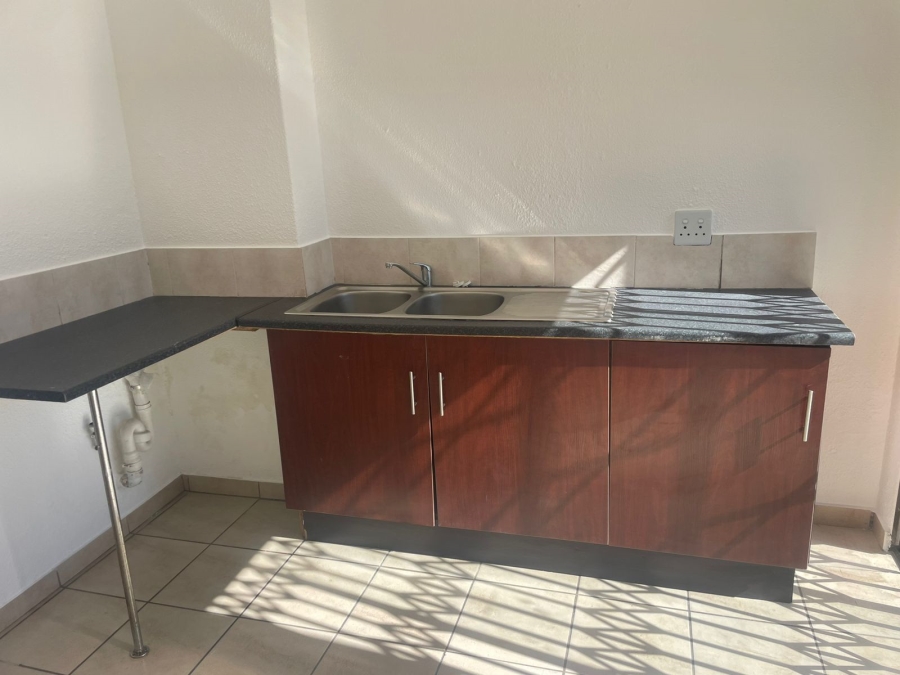 To Let 1 Bedroom Property for Rent in Poortview Gauteng