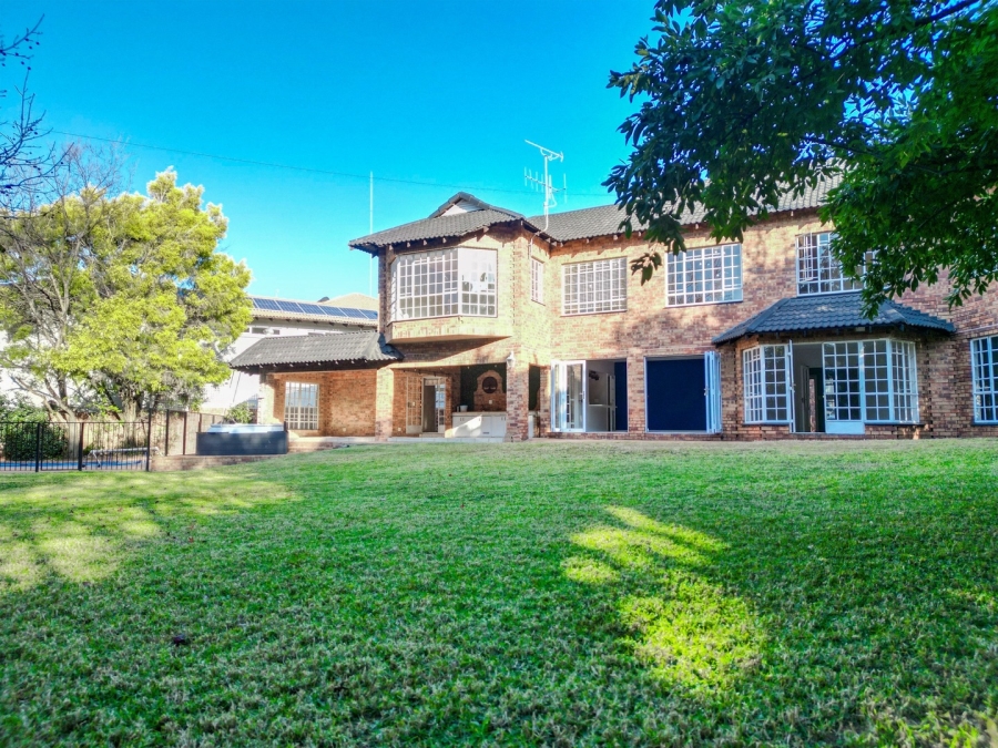 8 Bedroom Property for Sale in Fourways Gardens Gauteng