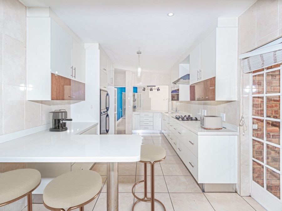 8 Bedroom Property for Sale in Fourways Gardens Gauteng