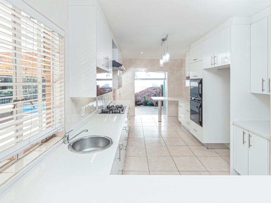 8 Bedroom Property for Sale in Fourways Gardens Gauteng