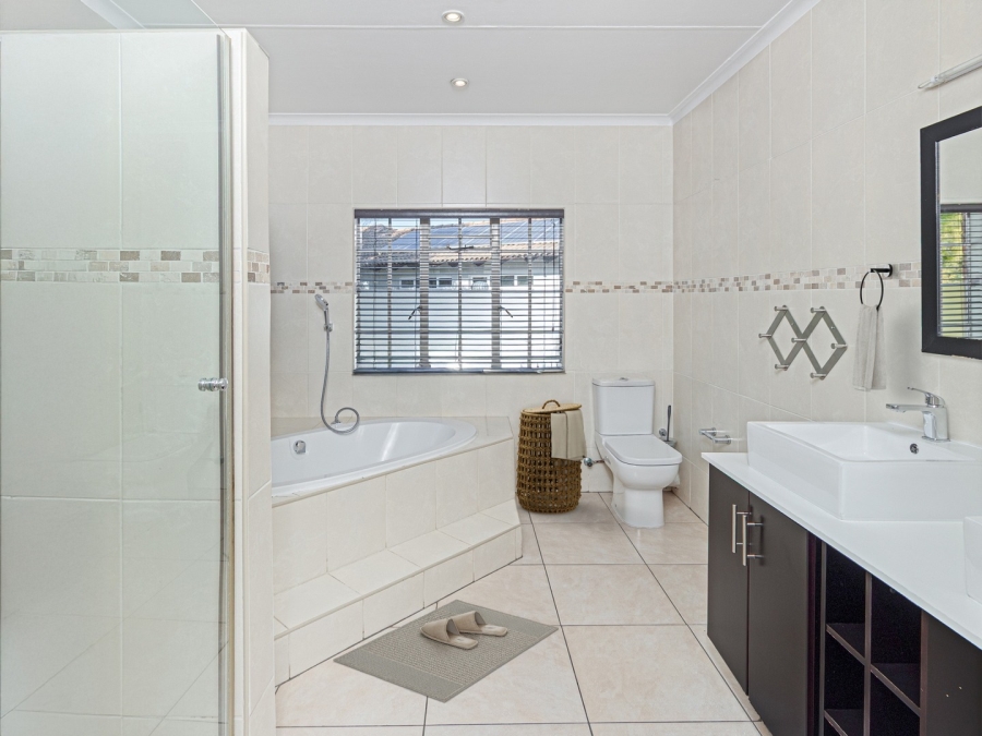 8 Bedroom Property for Sale in Fourways Gardens Gauteng
