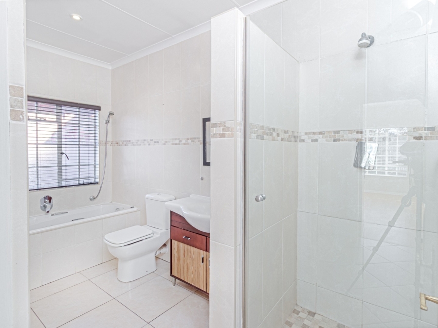 8 Bedroom Property for Sale in Fourways Gardens Gauteng