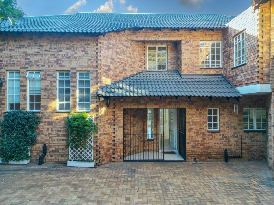 8 Bedroom Property for Sale in Fourways Gardens Gauteng