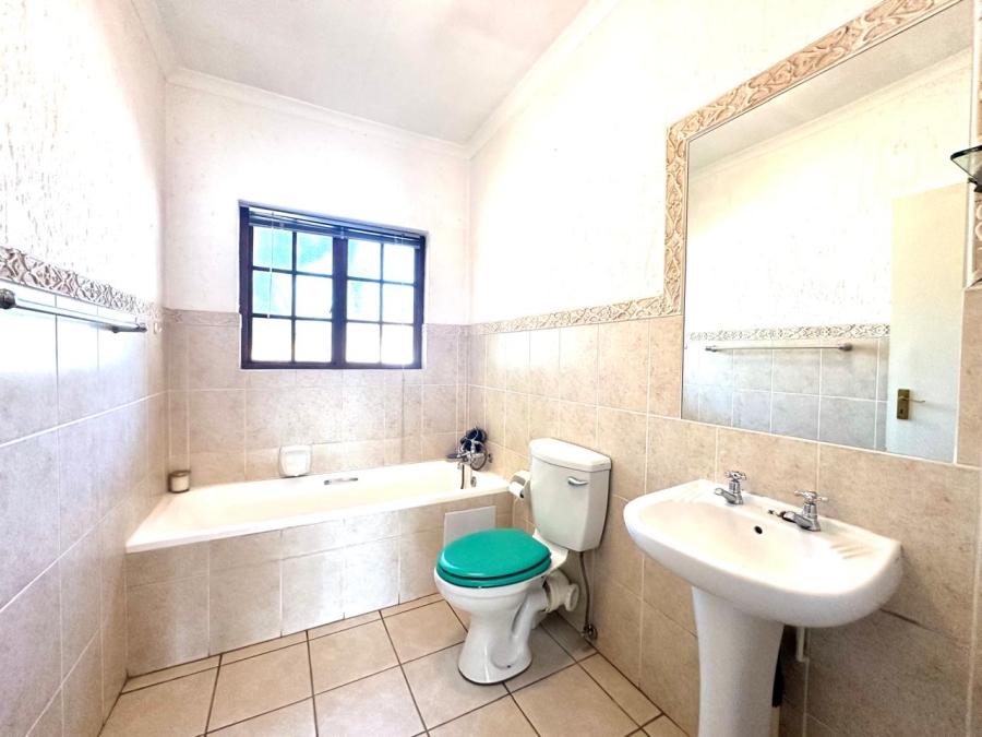 2 Bedroom Property for Sale in Lonehill Gauteng