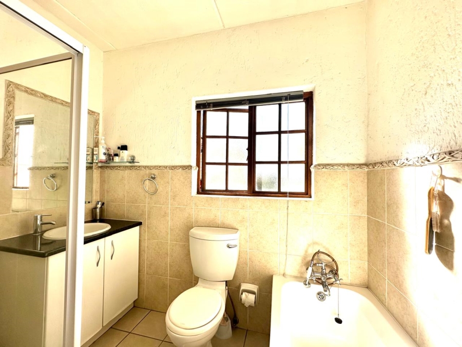2 Bedroom Property for Sale in Lonehill Gauteng