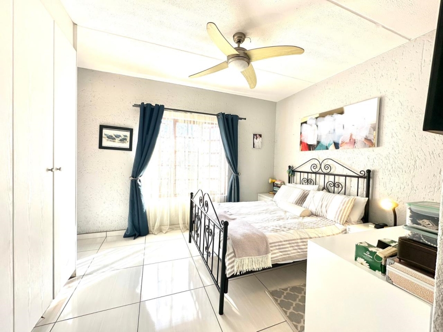 2 Bedroom Property for Sale in Lonehill Gauteng
