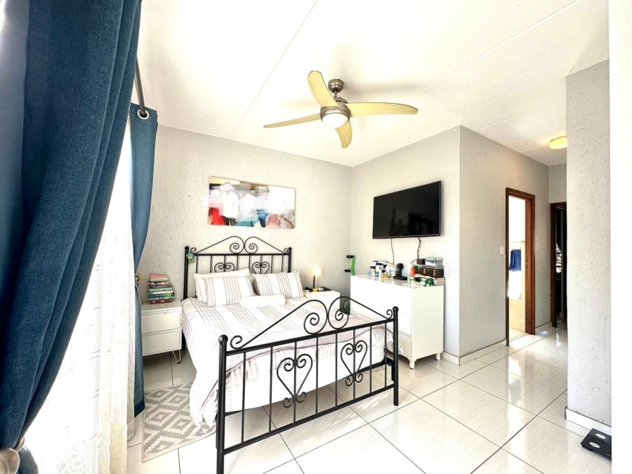 2 Bedroom Property for Sale in Lonehill Gauteng