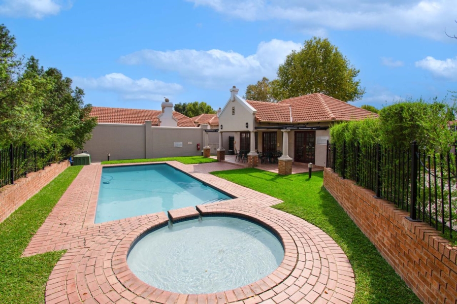 2 Bedroom Property for Sale in Lonehill Gauteng