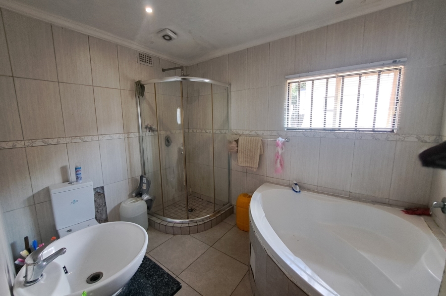 2 Bedroom Property for Sale in Orange Grove Gauteng