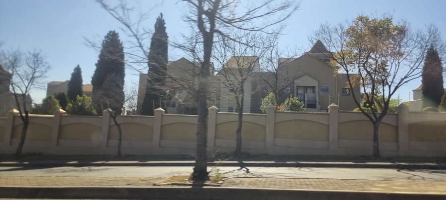 1 Bedroom Property for Sale in Pineslopes Gauteng