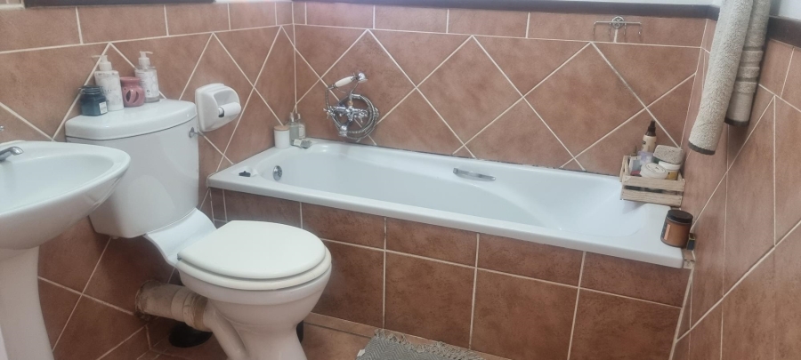 1 Bedroom Property for Sale in Pineslopes Gauteng