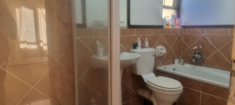 1 Bedroom Property for Sale in Pineslopes Gauteng