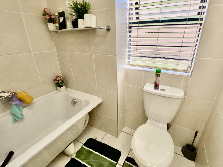 To Let 2 Bedroom Property for Rent in Morningside Gauteng