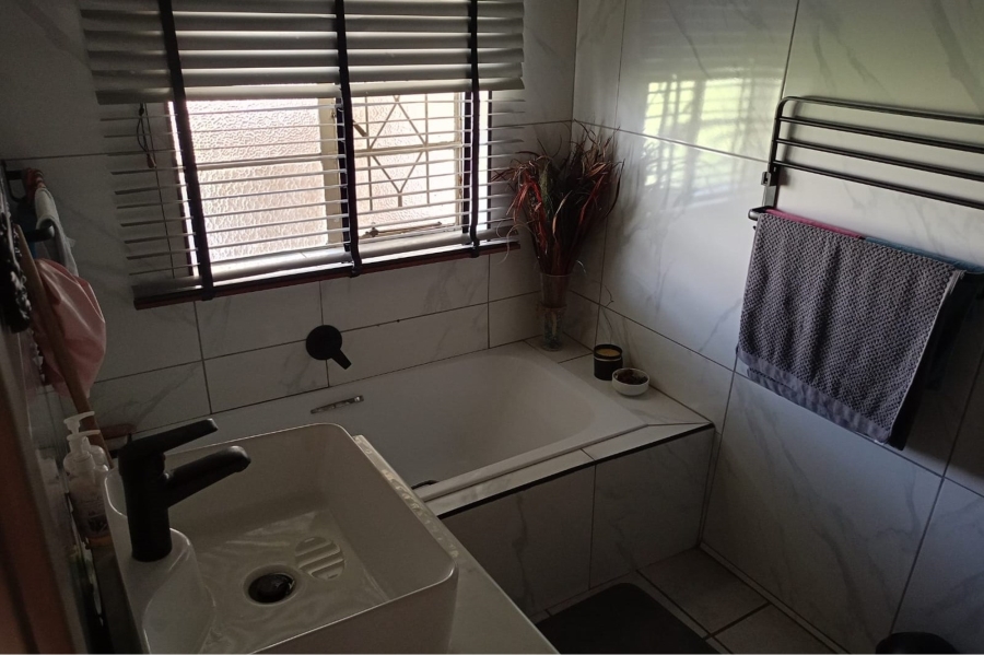 To Let 3 Bedroom Property for Rent in Dalview Gauteng