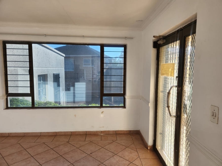 To Let 2 Bedroom Property for Rent in Wilgeheuwel Gauteng