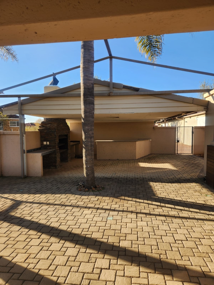 To Let 2 Bedroom Property for Rent in Wilgeheuwel Gauteng