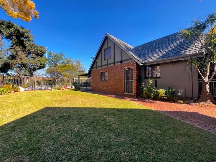 4 Bedroom Property for Sale in Lakefield Gauteng