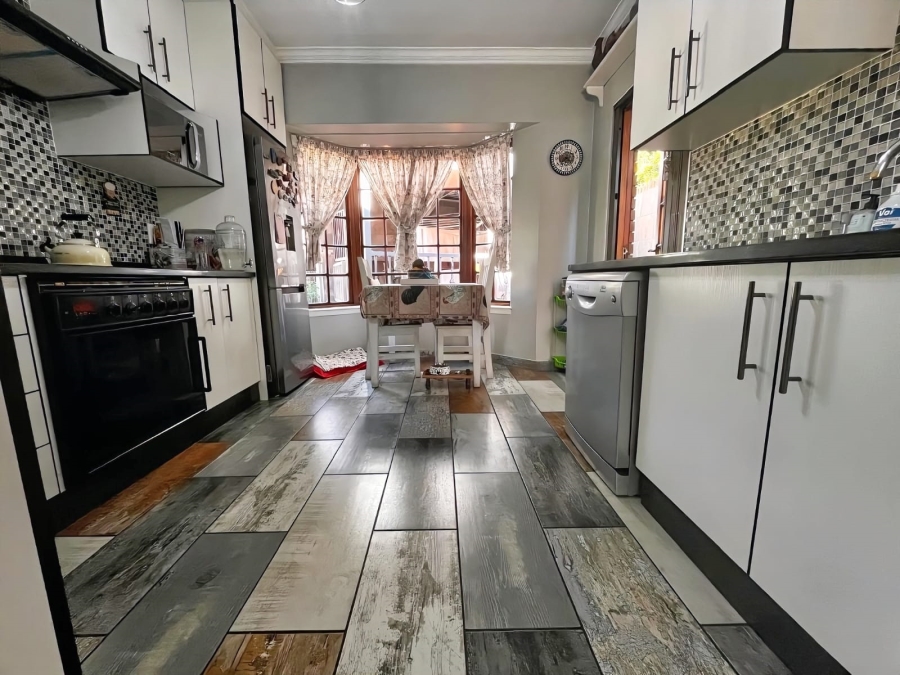 4 Bedroom Property for Sale in Lakefield Gauteng