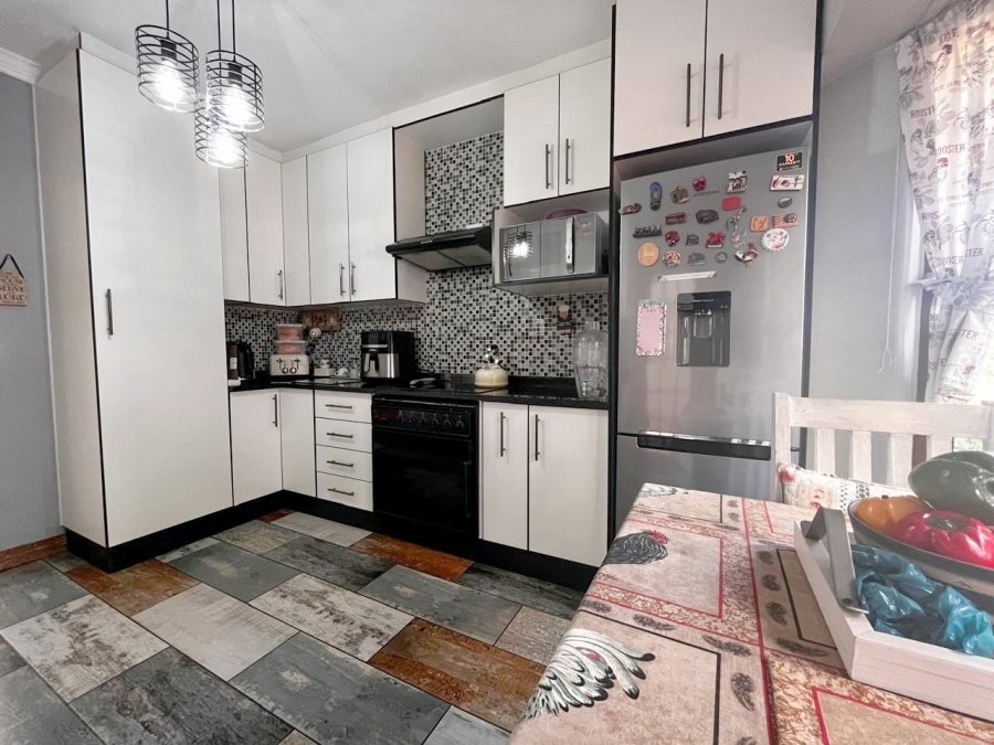 4 Bedroom Property for Sale in Lakefield Gauteng