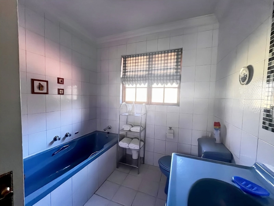 4 Bedroom Property for Sale in Lakefield Gauteng