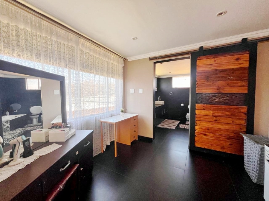 5 Bedroom Property for Sale in Brakpan Central Gauteng