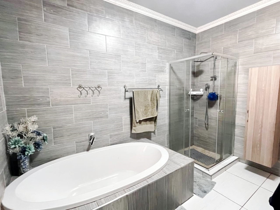 5 Bedroom Property for Sale in Brakpan Central Gauteng