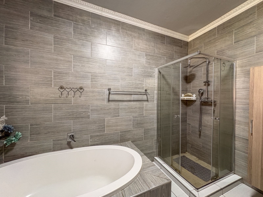 5 Bedroom Property for Sale in Brakpan Central Gauteng