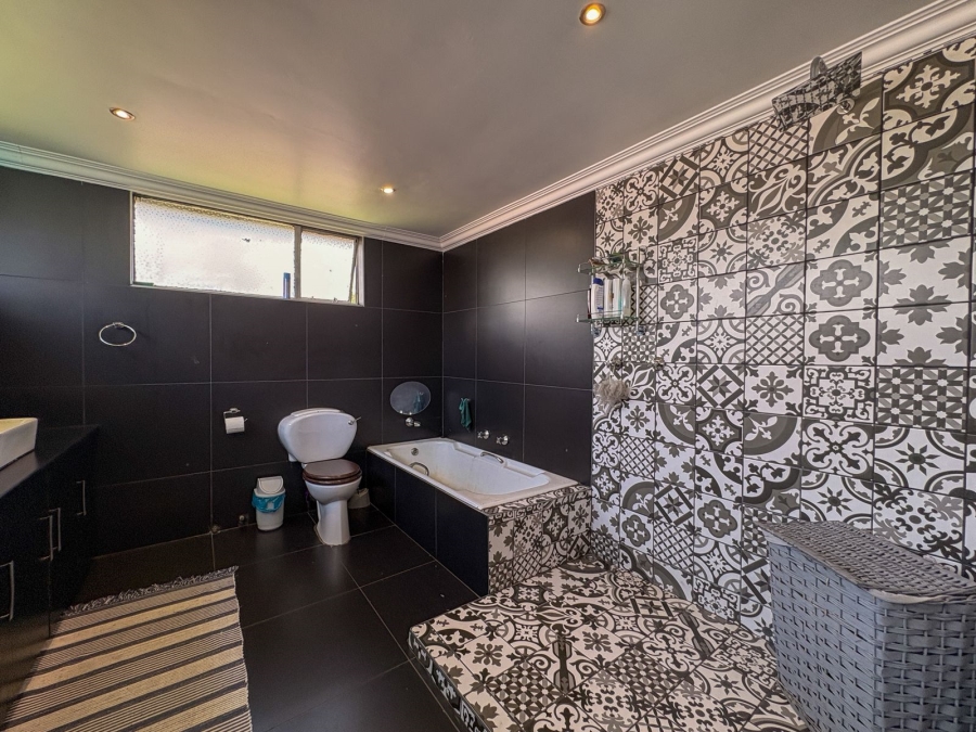 5 Bedroom Property for Sale in Brakpan Central Gauteng