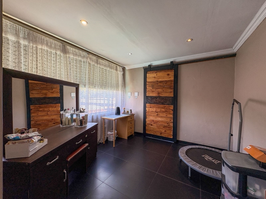 5 Bedroom Property for Sale in Brakpan Central Gauteng