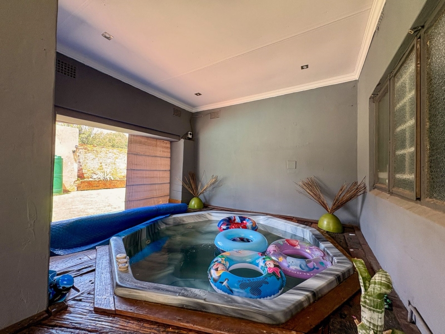 5 Bedroom Property for Sale in Brakpan Central Gauteng