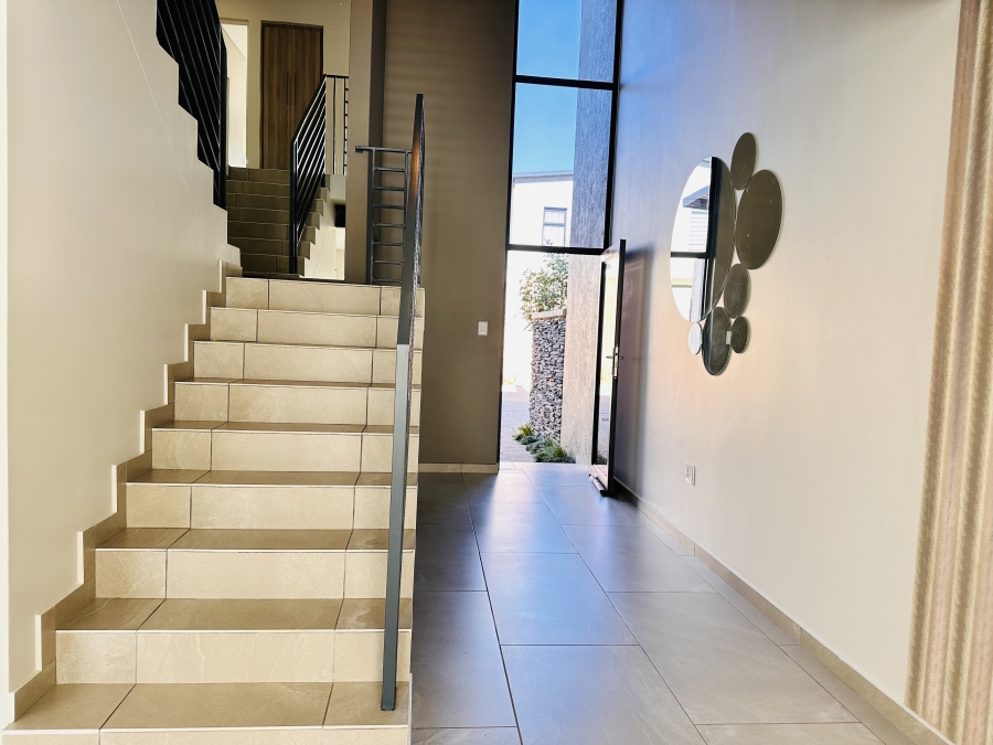 To Let 3 Bedroom Property for Rent in Crowthorne AH Gauteng