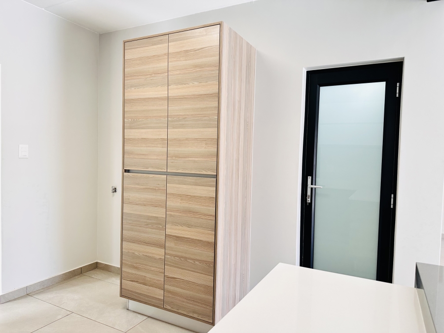 To Let 3 Bedroom Property for Rent in Crowthorne AH Gauteng