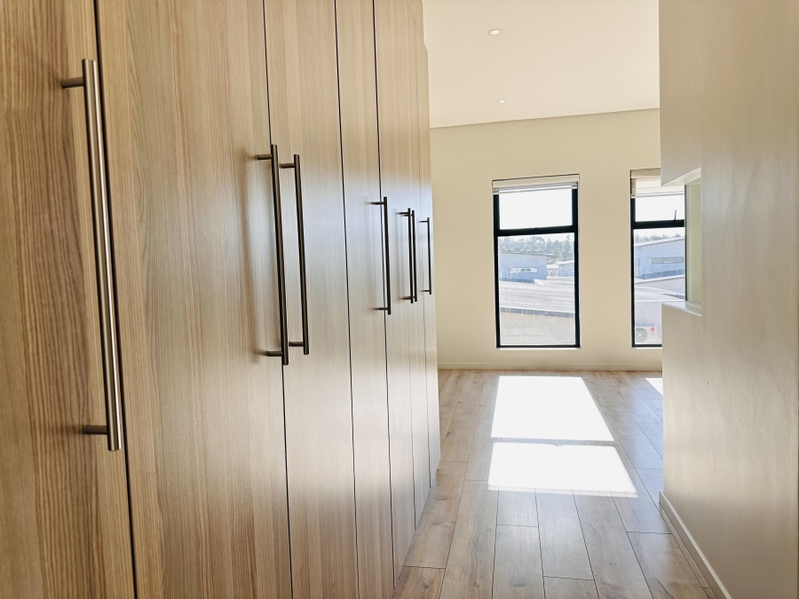 To Let 3 Bedroom Property for Rent in Crowthorne AH Gauteng