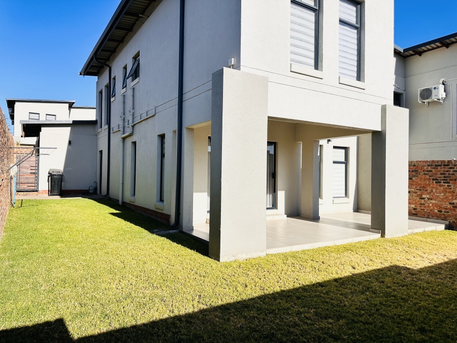 To Let 3 Bedroom Property for Rent in Crowthorne AH Gauteng