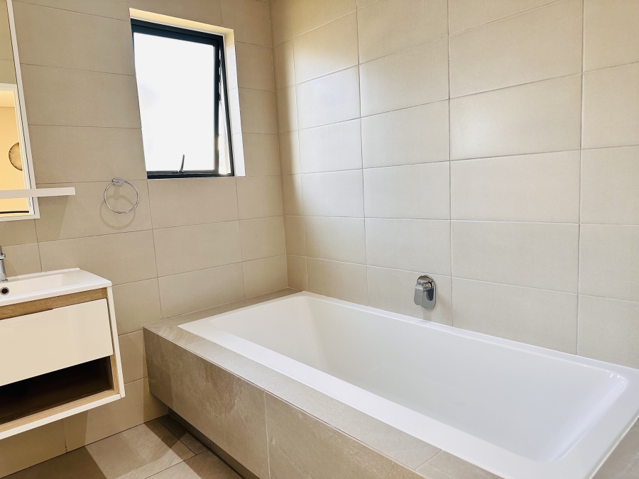 To Let 3 Bedroom Property for Rent in Crowthorne AH Gauteng