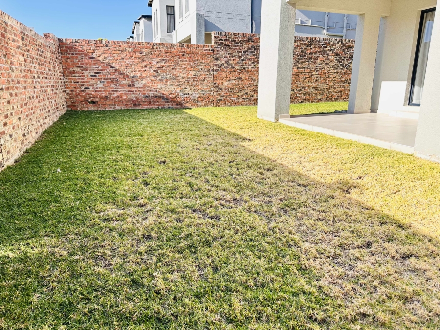 To Let 3 Bedroom Property for Rent in Crowthorne AH Gauteng