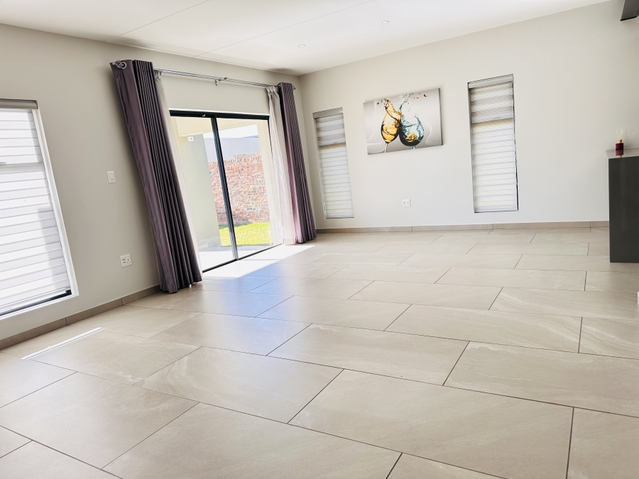 To Let 3 Bedroom Property for Rent in Crowthorne AH Gauteng