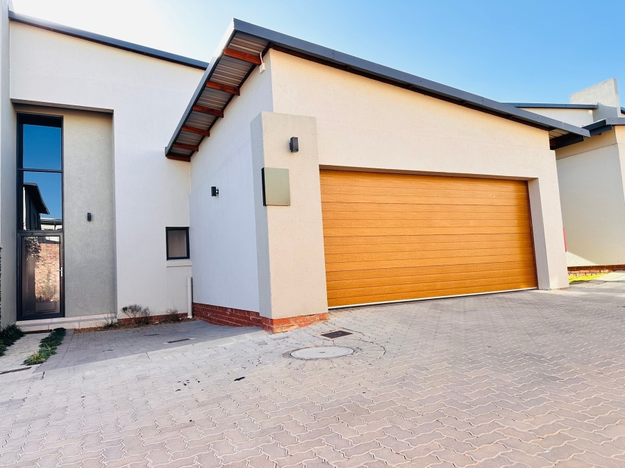 To Let 3 Bedroom Property for Rent in Crowthorne AH Gauteng