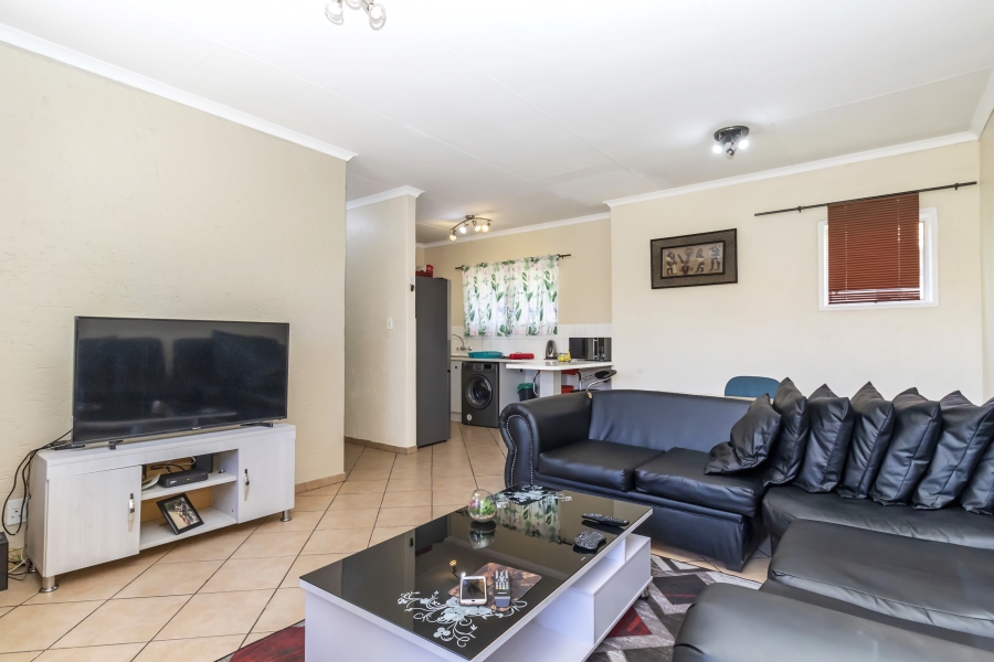 2 Bedroom Property for Sale in Magaliessig Gauteng