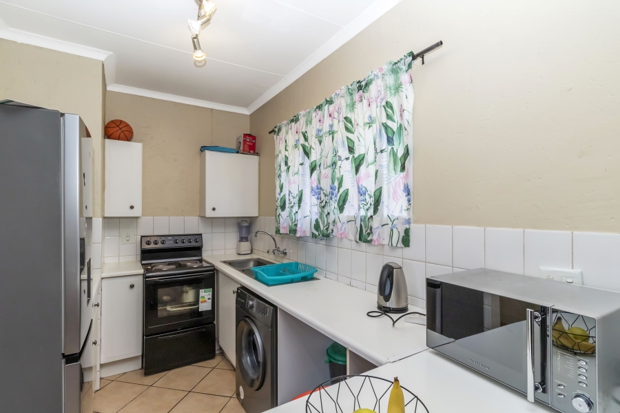 2 Bedroom Property for Sale in Magaliessig Gauteng