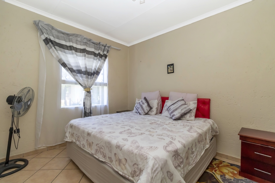 2 Bedroom Property for Sale in Magaliessig Gauteng