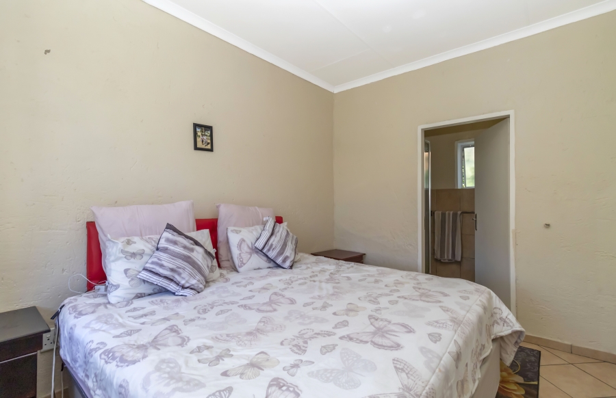 2 Bedroom Property for Sale in Magaliessig Gauteng