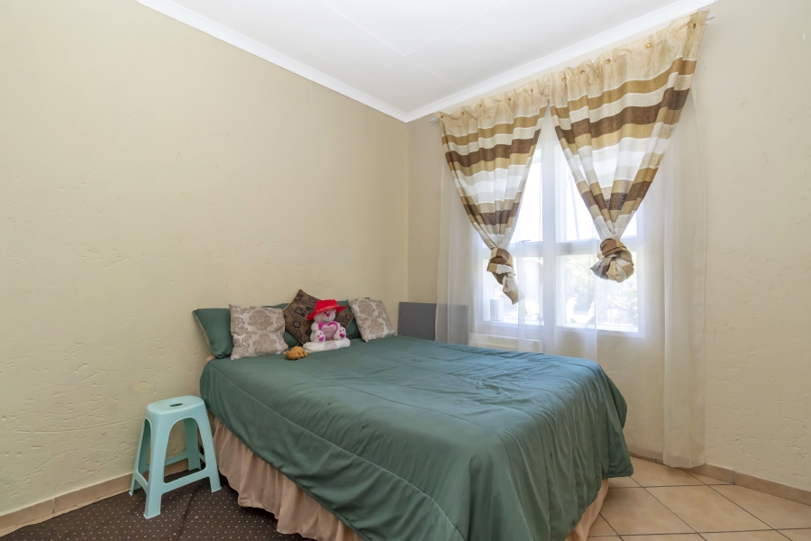 2 Bedroom Property for Sale in Magaliessig Gauteng