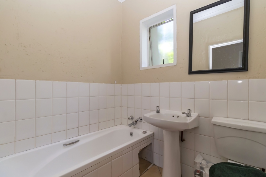 2 Bedroom Property for Sale in Magaliessig Gauteng